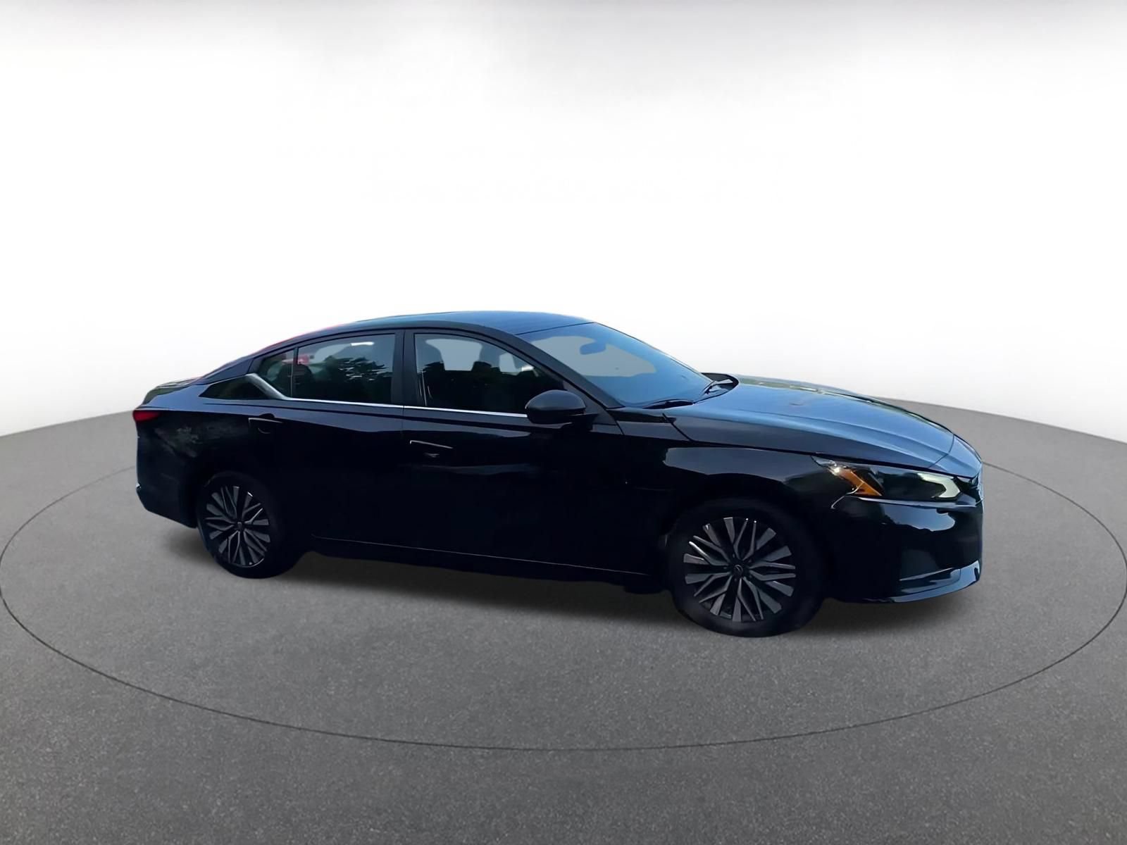 Used 2026 Nissan Altima 2.5 SV FWD image 2