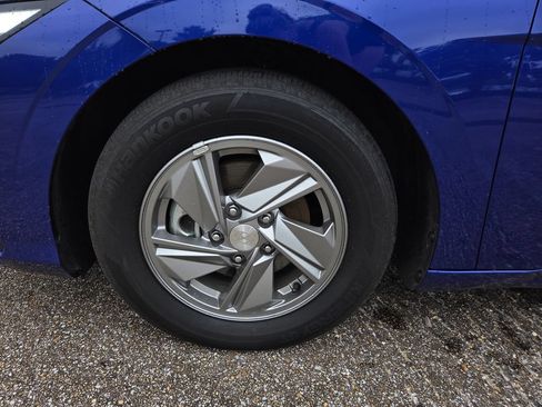 Used 2025 Hyundai Elantra SE FWD image 23