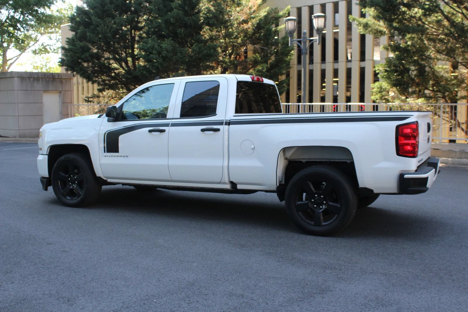 Used 2018 Chevrolet Silverado 1500 Custom w/ Rally 1 Edition RWD image 9