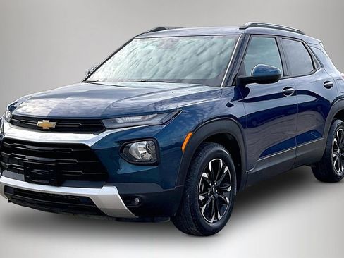 Used 2021 Chevrolet TrailBlazer LT w/ Convenience Package FWD image 2