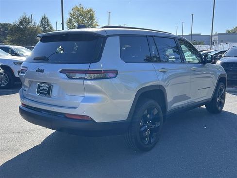 New 2025 Jeep Grand Cherokee L Altitude image 12