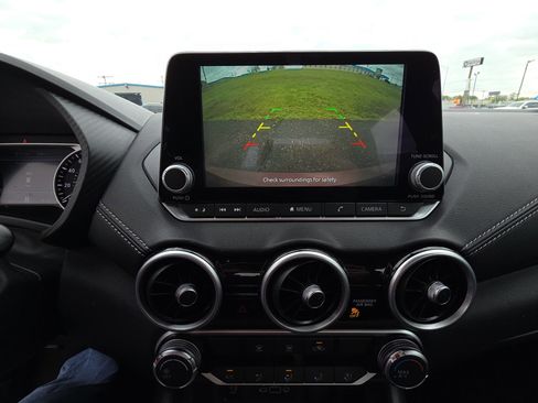 Used 2025 Nissan Sentra SV image 11