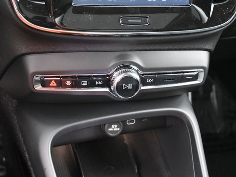 New 2026 Volvo XC40 B5 Plus w/ Protection Package Premier AWD/4WD image 15