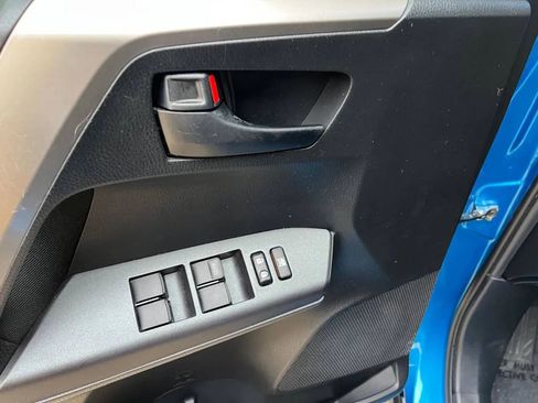 Used 2018 Toyota RAV4 LE image 28