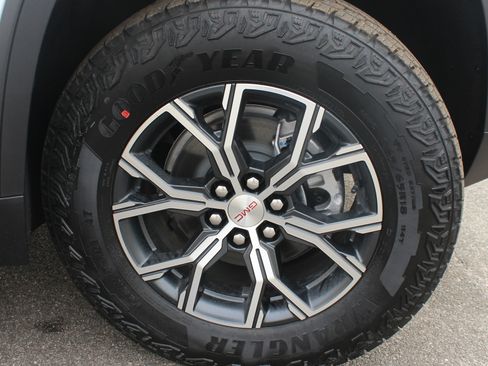 New 2026 GMC Acadia AT4 image 21