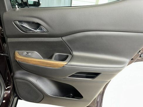 Used 2021 GMC Acadia SLE w/ Driver Convenience Package image 30