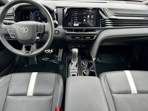 Certified 2025 Toyota Camry SE w/ Convenience Package image 16