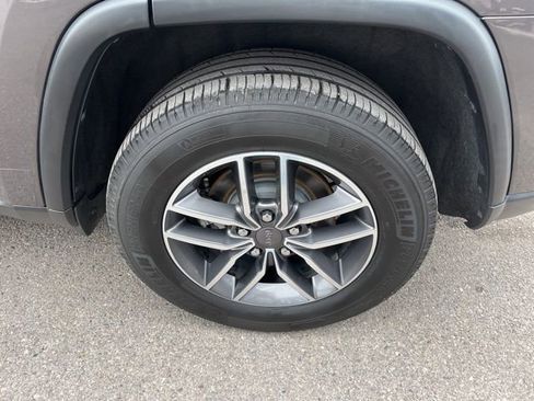 Used 2019 Jeep Grand Cherokee Limited AWD/4WD image 17