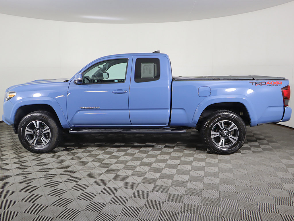 Used 2019 Toyota Tacoma TRD Sport AWD/4WD image 16