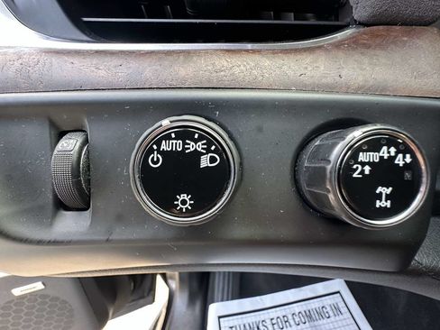 Used 2019 Cadillac Escalade Luxury AWD/4WD image 12