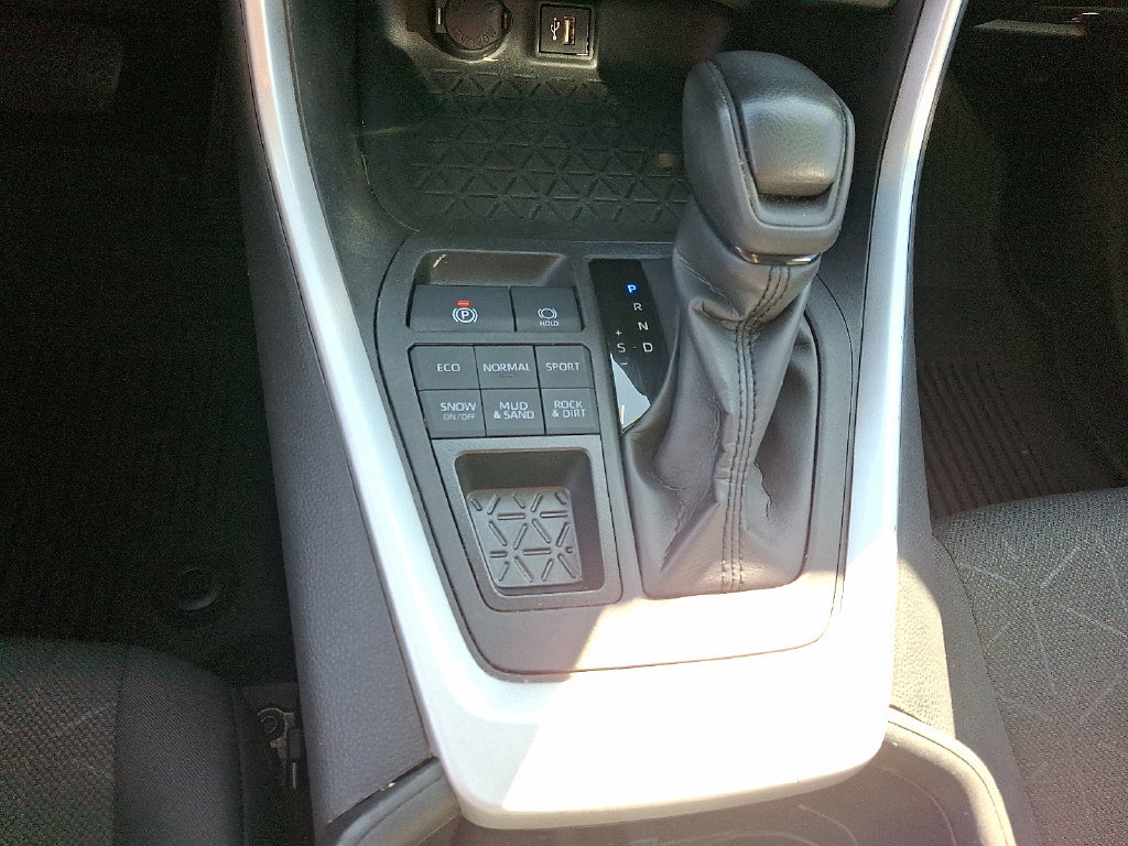 Used 2024 Toyota RAV4 XLE w/ Convenience Package AWD/4WD image 19