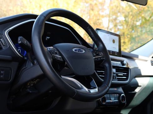 Used 2022 Ford Escape SEL w/ Technology Package image 19