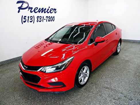 Used 2017 Chevrolet Cruze LT w/ Convenience Package FWD image 1
