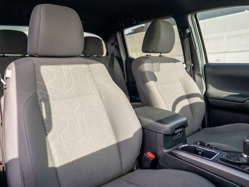 Used 2018 Toyota Tacoma TRD Off-Road AWD/4WD image 25