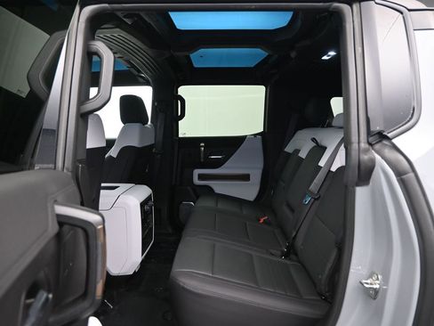 Used 2024 GMC Hummer EV 3X image 31