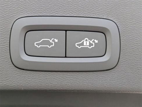 New 2025 Volvo XC40 B5 Plus w/ Protection Package Premier image 14