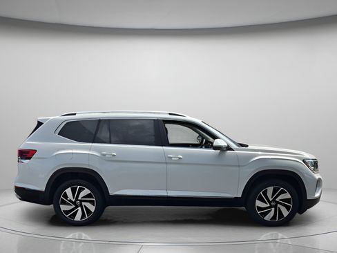 Used 2024 Volkswagen Atlas SEL AWD/4WD image 6