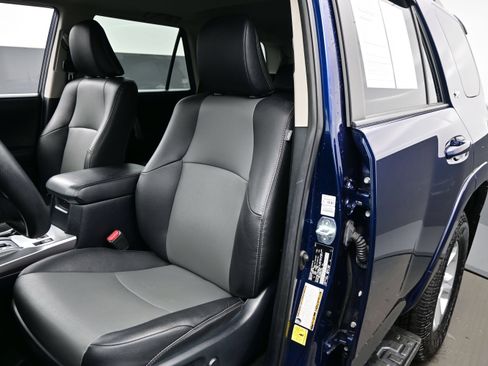 Used 2021 Toyota 4Runner SR5 Premium w/ Moonroof Package AWD/4WD image 12