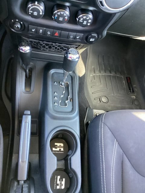 Used 2015 Jeep Wrangler Unlimited Sahara w/ Dual Top Group AWD/4WD image 12