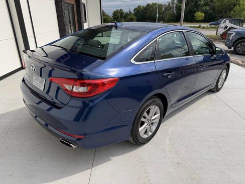 Used 2015 Hyundai Sonata SE w/ Option Group 09 FWD image 12