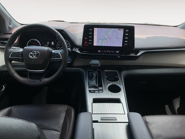 Used 2023 Toyota Sienna Platinum FWD image 10