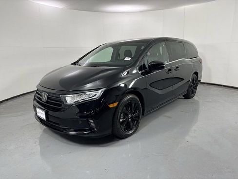 Used 2024 Honda Odyssey Sport image 2