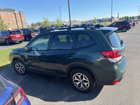 Used 2024 Subaru Forester Premium AWD/4WD image 9