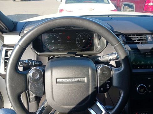 Used 2020 Land Rover Discovery Landmark image 2