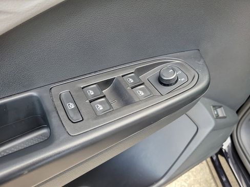 Used 2023 Volkswagen Taos S FWD image 18