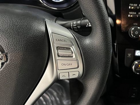 Used 2016 Nissan Rogue SV AWD/4WD image 18