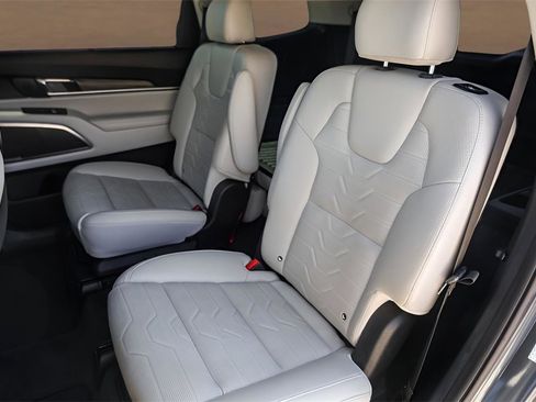 Used 2020 Kia Telluride SX w/ SX Prestige Package image 28