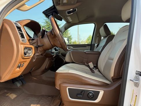 Used 2021 RAM 1500 Laramie AWD/4WD image 12