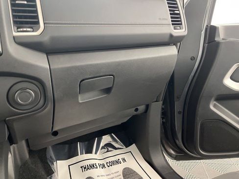 Used 2024 Nissan Frontier SV image 29