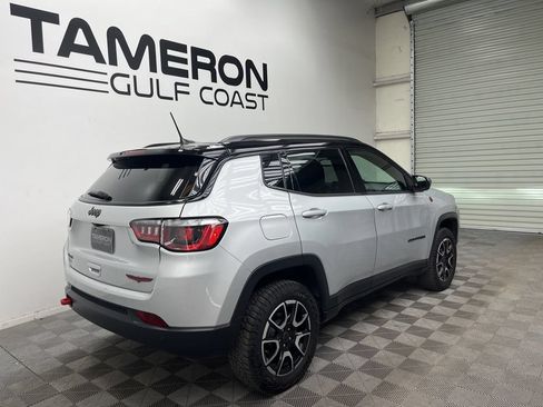 Used 2025 Jeep Compass Trailhawk AWD/4WD image 7