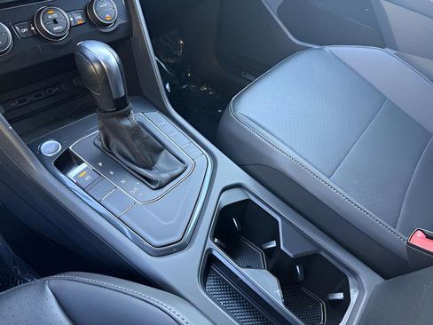 Used 2020 Volkswagen Tiguan SE R-Line image 21