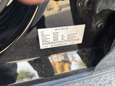 Used 2023 Tesla Model Y Long Range image 9