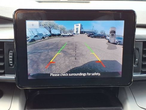 Used 2024 Ford Explorer XLT w/ Equipment Group 202A AWD/4WD image 22