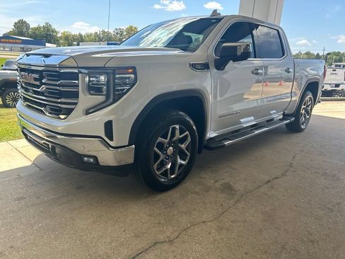 Used 2024 GMC Sierra 1500 SLT w/ SLT Premium Plus Package AWD/4WD image 4
