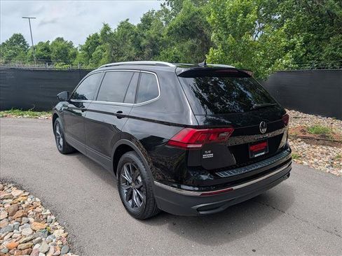 Used 2023 Volkswagen Tiguan SE FWD image 3