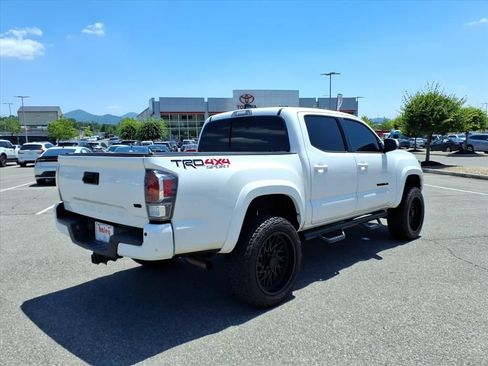 Used 2022 Toyota Tacoma TRD Sport w/ Technology Package AWD/4WD image 4