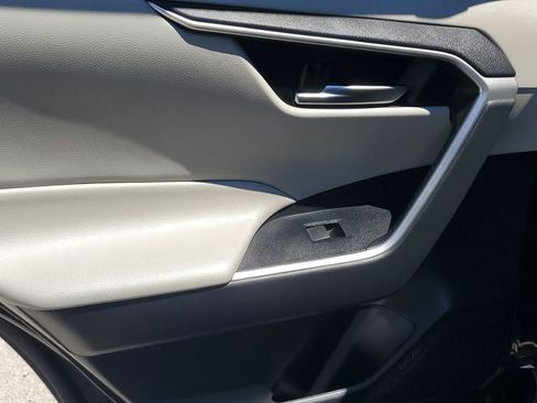 Used 2021 Toyota RAV4 XLE Premium image 42