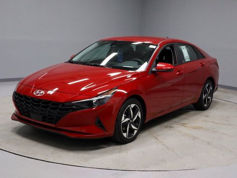 Certified 2023 Hyundai Elantra SEL w/ Convenience Package image 9