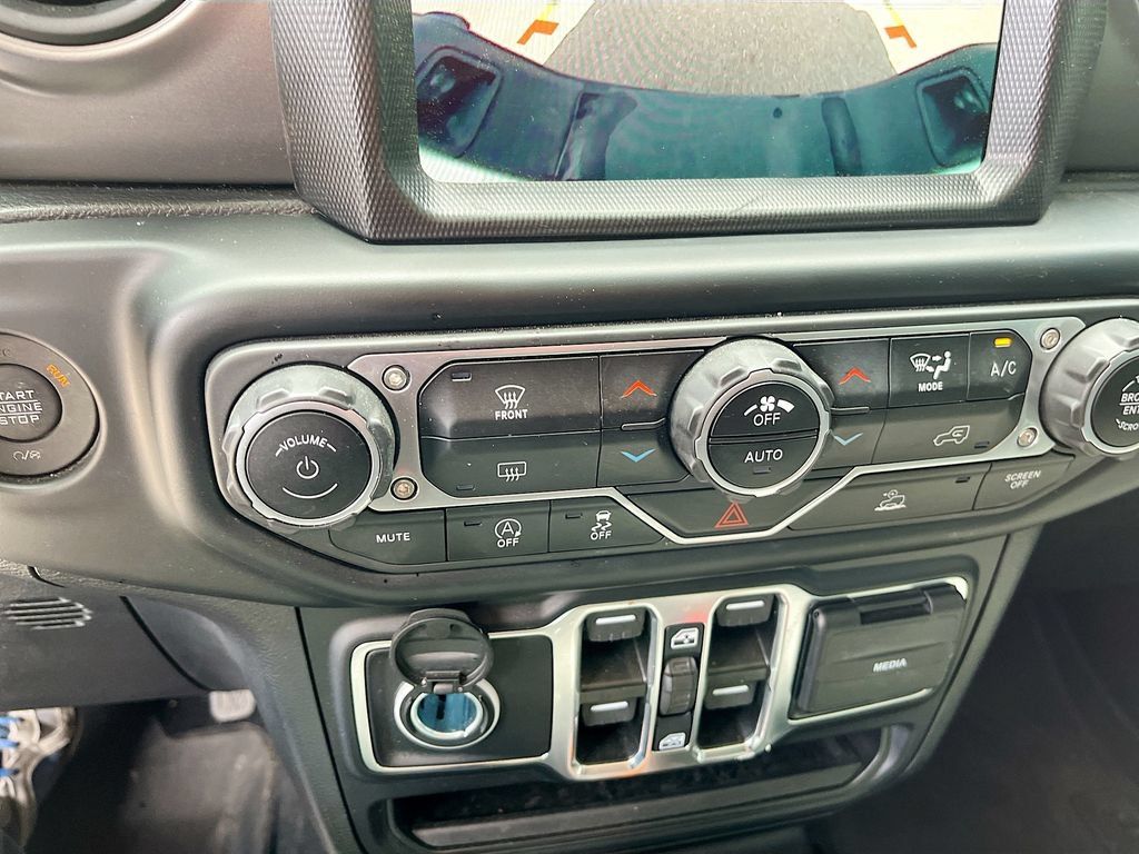 Used 2023 Jeep Gladiator Sport AWD/4WD image 16