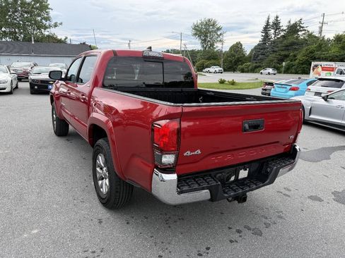 Used 2018 Toyota Tacoma SR5 AWD/4WD image 11