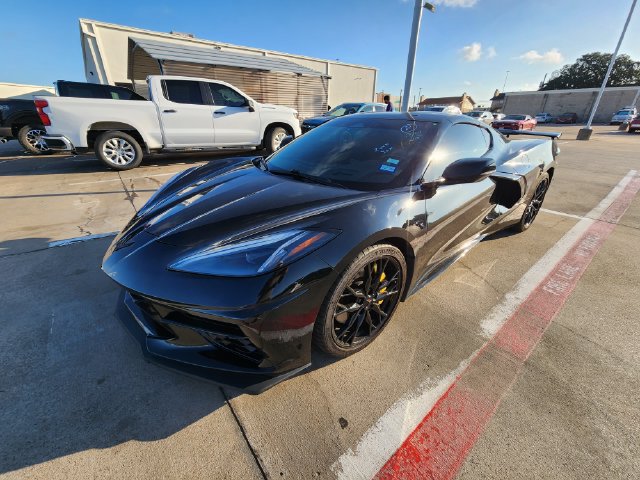 Used 2025 Chevrolet Corvette Stingray Preferred Cpe w/ Z51 Performance Package RWD image 3