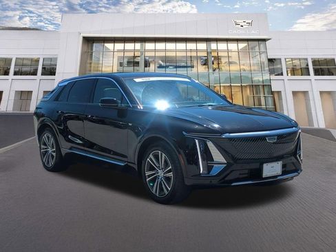 Used 2024 Cadillac Lyriq Luxury RWD image 3
