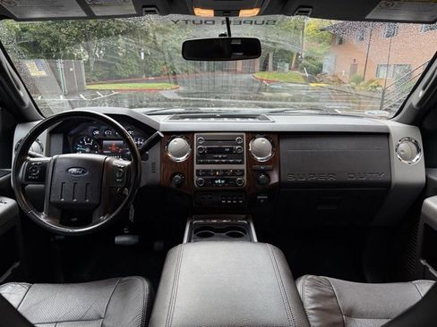 Used 2012 Ford F250 Lariat image 10