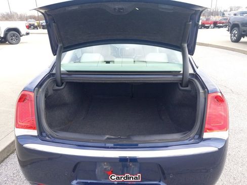 Used 2016 Chrysler 300 Limited w/ Driver Convenience Group image 9