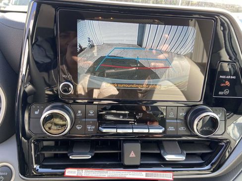 Used 2025 Toyota Highlander XLE image 23