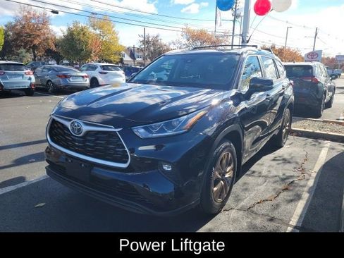 Certified 2023 Toyota Highlander Bronze Edition image 10